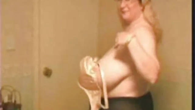 Geen registratie voor volwassenen  De aantrekkelijke brunette die blowjob filmpjes de dief is