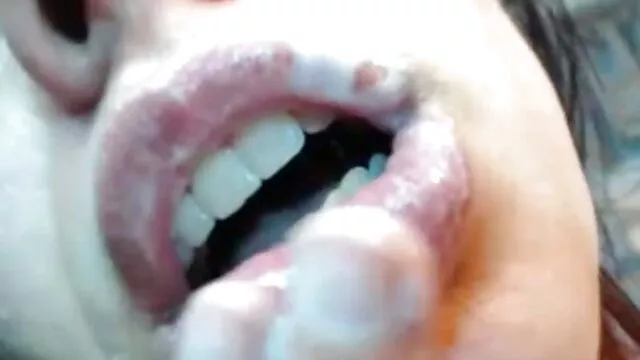 Geen registratie voor volwassenen  Een porno films nl ervaren minnaar die het haar van een moeder likt in de natuur.