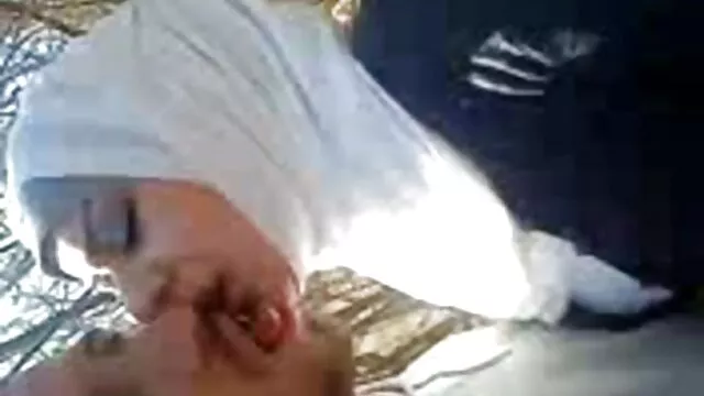 Geen registratie voor volwassenen  Maîtresse breekt in het paard free seks filmpjes van een bustige moeder die haar kont likt