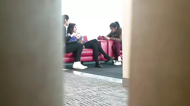 Geen registratie voor volwassenen  Japanse moeders gratis jonge homo filmpjes met lang haar zitten in Amerikaanse kip na massage
