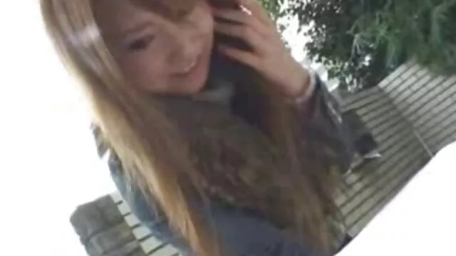 Geen registratie voor volwassenen  Een jong meisje neukt graag in twee leden van de spannende sex film