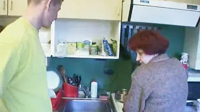 Geen registratie voor volwassenen  Volwassen mannen in de kont neuken een jonge studenten in korte broek voor de filmpjes partnerruil webcam