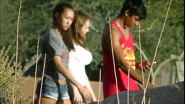 Geen registratie voor volwassenen  Busty ma in pink dress neukt een bebaarde man in gratis tiener sex film een auto