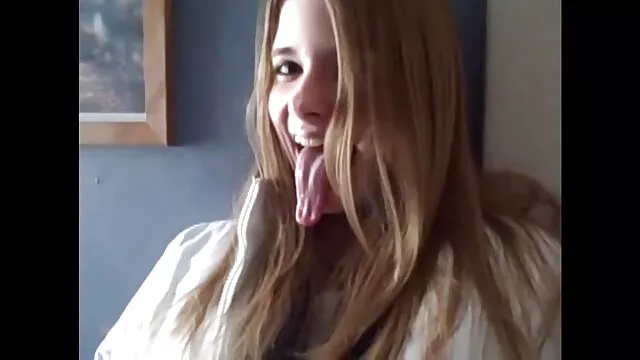 Geen registratie voor volwassenen  Een model in zwarte kousen slikt de penis van de gratis erotische films partner in en heeft seks met haar in een hotel.
