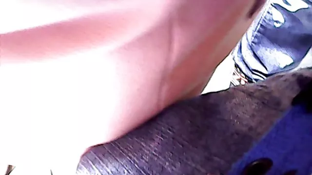 Geen registratie voor volwassenen  Vrouw plant een grote kont sex met dieren filmpje op een lul van haar man in de gang.