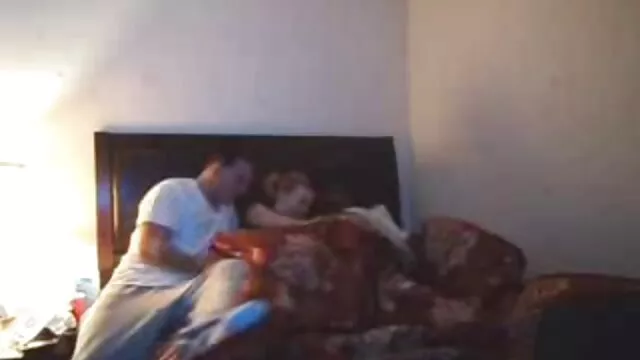 Geen registratie voor volwassenen  Slim wijf liet man in de kont kruipen op het tapijt vagina sex film in de badkamer