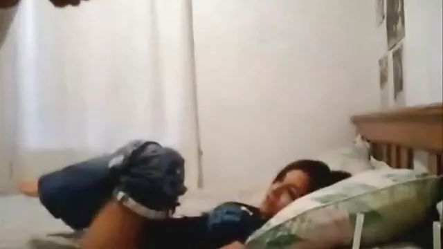 Geen registratie voor volwassenen  Brunette met gratis poro films een mooi gezicht pijpende lul van haar minnaar voor de webcam