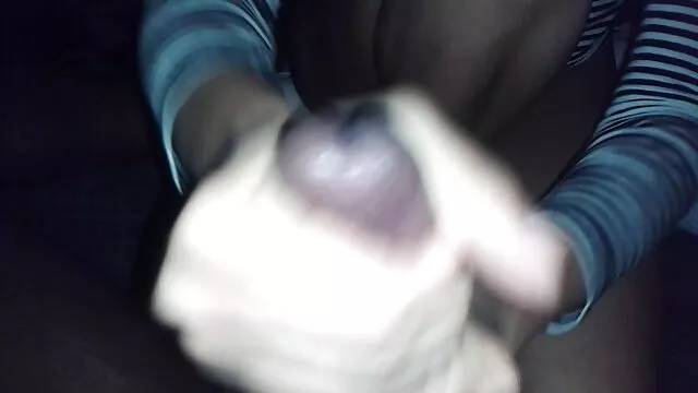 Geen registratie voor volwassenen  Macho trekt vagina sex film een jong meisje in de grijze golf in het rectum achterin.