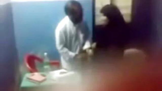 Geen registratie voor volwassenen  Pikaper brengt vreemden in de filmpjes lesbische vrouwen tuin en neukt haar met een schurk een sterke