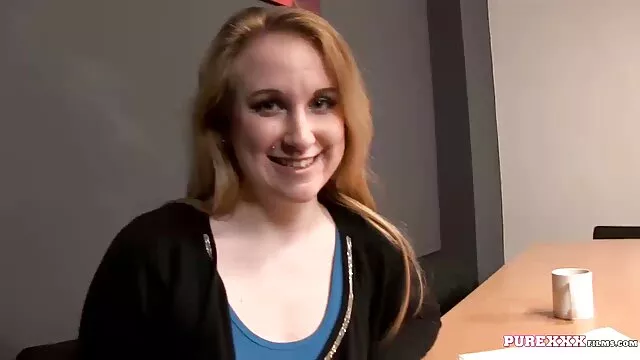 Geen registratie voor volwassenen  Violet Bailey met grote borsten geeft een man om haar vagina te likken xxx filmpjes en te neuken