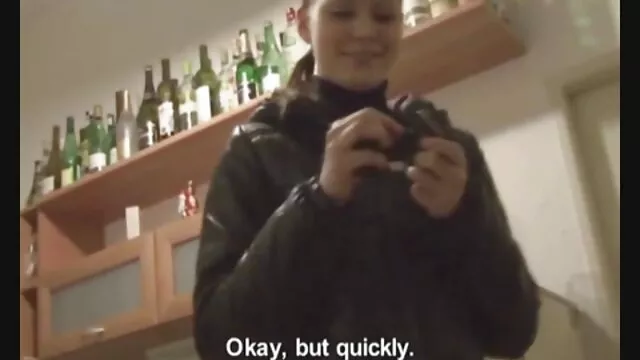 Geen registratie voor volwassenen  Gebruinde mannen lokken studenten naar sexfilmpjes vagina bed voor de camera.