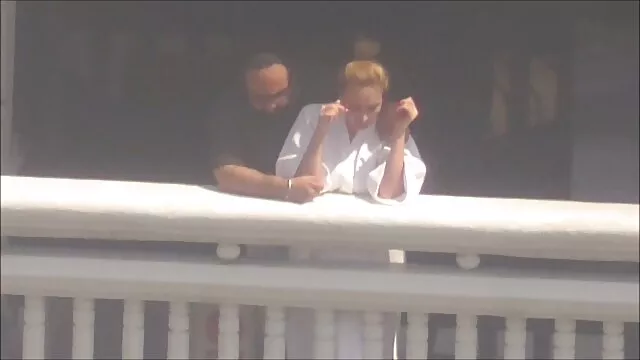 Geen registratie voor volwassenen  Twee mannen sexfilmpjes lesbisch neuken een jong blondje met een kleine kont in twee gaten
