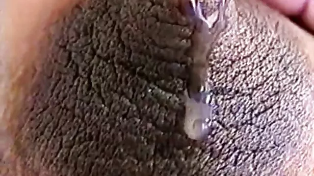Geen registratie voor volwassenen  Een man die een meisje in haar vagina neukt, en ze streelde softporno filmpjes haar clit op dat moment.