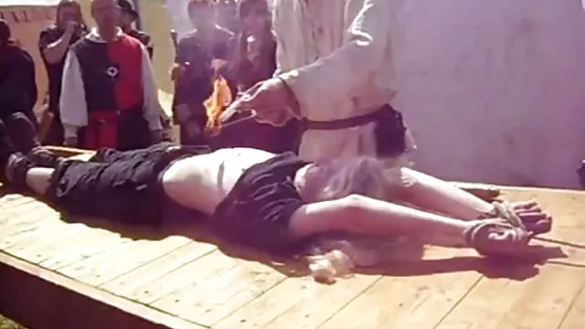 Geen registratie voor volwassenen  Brunette in een doorzichtige leotard houding voor de camera in free seks filmpjes de achtertuin